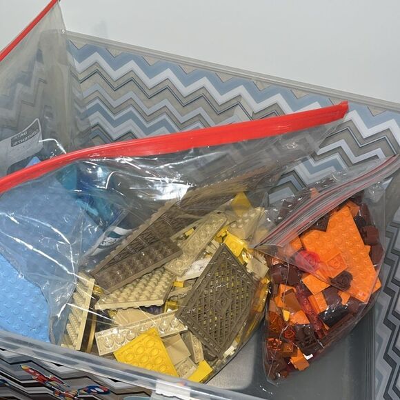 Lego Almost 2.50 lbs Bricks Blue Orange Brown Yellow Taupe Creme Colors Sorted - Picture 3 of 4